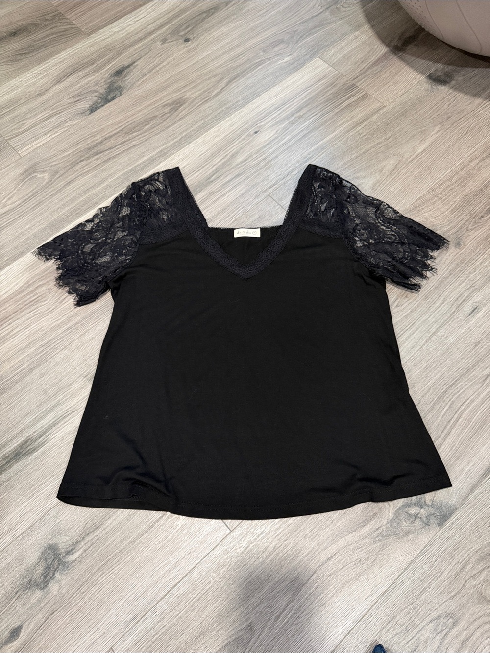 She & Sho Medium Black Lace Sleeve V-Neck Top